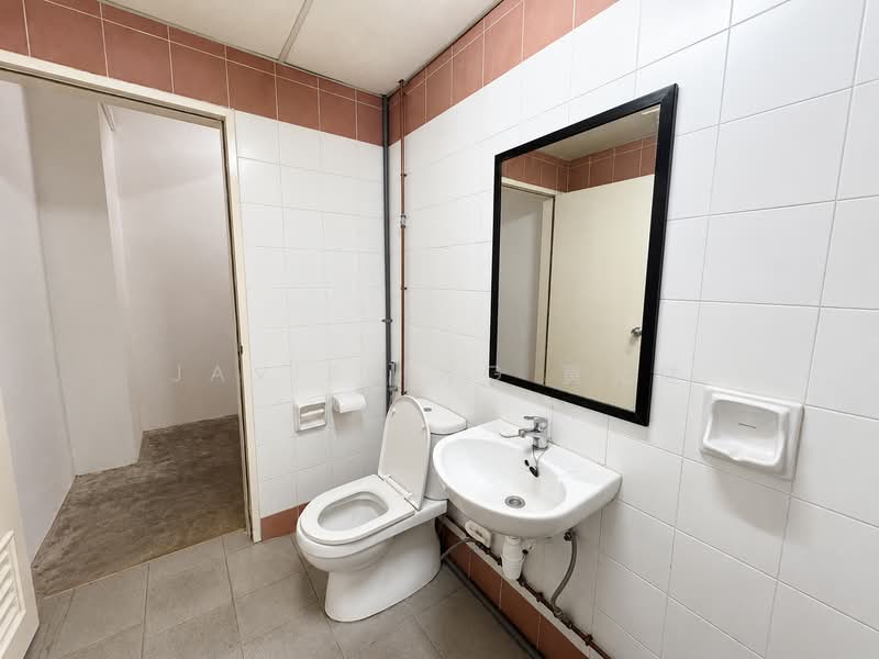 Midview Building, 50 Bukit Batok Street 23, 1,722 sqft, Light Industrial (B1) For Rent, by Javier Ng 黄允健, 500203712 - Bathroom - CommercialGuru.com.sg