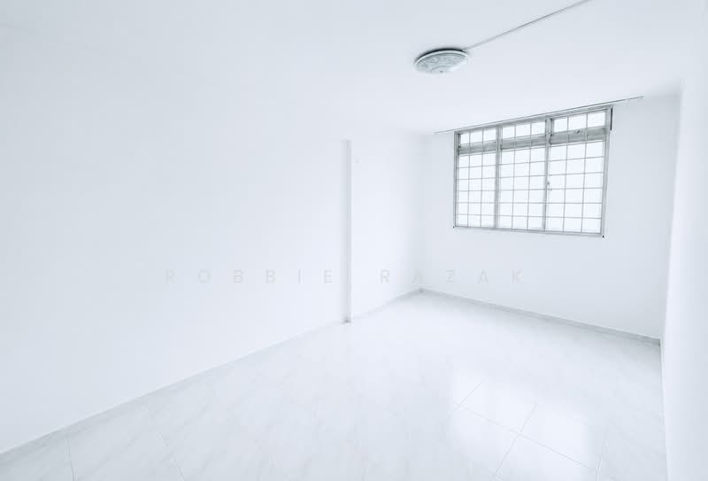 506 Bukit Batok Street 52, 506 Bukit Batok Street 52, 2 Bedrooms, 743 sqft, HDB Flat For Sale, by Robbie Razak, 500203719 - Bedroom 1 - PropertyGuru.com.sg