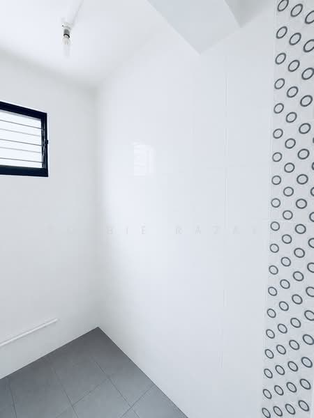 506 Bukit Batok Street 52, 506 Bukit Batok Street 52, 2 Bedrooms, 743 sqft, HDB Flat For Sale, by Robbie Razak, 500203719 - Shower Room - PropertyGuru.com.sg