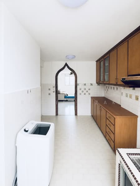 506 Bukit Batok Street 52, 506 Bukit Batok Street 52, 2 Bedrooms, 743 sqft, HDB Flat For Sale, by Robbie Razak, 500203719 - Kitchen - PropertyGuru.com.sg