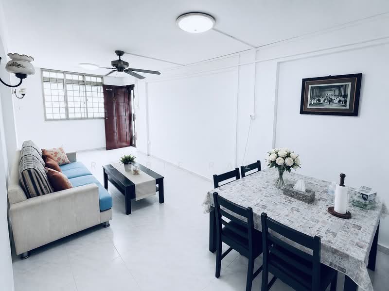 506 Bukit Batok Street 52, 506 Bukit Batok Street 52, 2 Bedrooms, 743 sqft, HDB Flat For Sale, by Robbie Razak, 500203719 - Living Room - PropertyGuru.com.sg