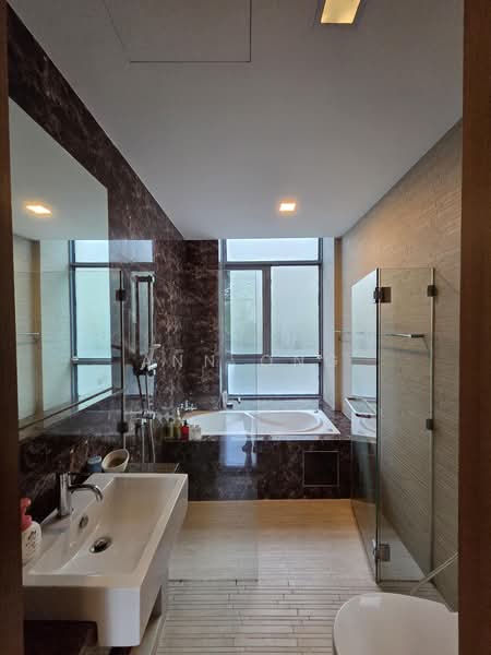 Viz at Holland, 221 Queensway, 3 Bedrooms, 1,259 sqft, Condominium For Sale, by Ann Ong, 500203732 - Bathroom - PropertyGuru.com.sg