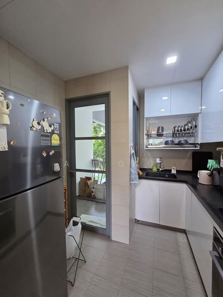 Viz at Holland, 221 Queensway, 3 Bedrooms, 1,259 sqft, Condominium For Sale, by Ann Ong, 500203732 - Kitchen - PropertyGuru.com.sg