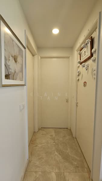 Kingsford Hillview Peak, 105 Hillview Rise, 2 Bedrooms, 915 sqft, Condominium For Sale, by Elaine Tan, 500203745 - Corridor - PropertyGuru.com.sg