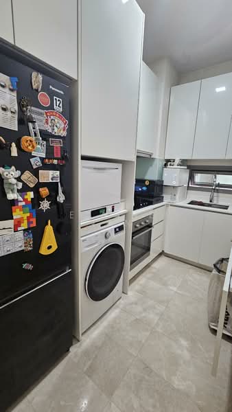 Kingsford Hillview Peak, 105 Hillview Rise, 2 Bedrooms, 915 sqft, Condominium For Sale, by Elaine Tan, 500203745 - Kitchen - PropertyGuru.com.sg