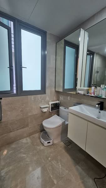 Kingsford Hillview Peak, 105 Hillview Rise, 2 Bedrooms, 915 sqft, Condominium For Sale, by Elaine Tan, 500203745 - Bathroom - PropertyGuru.com.sg