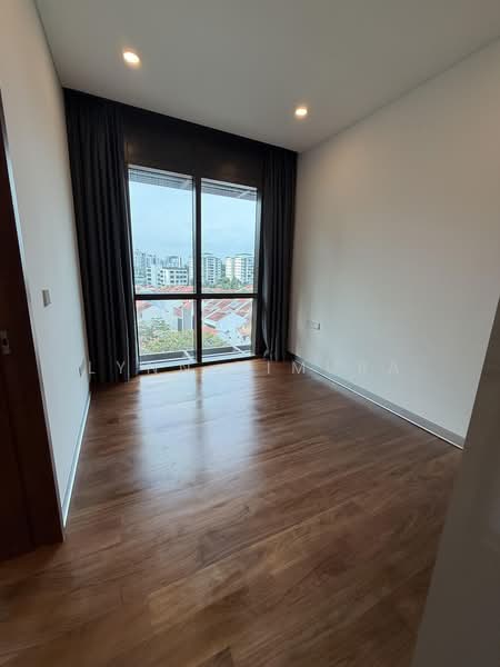8 Hullet, 8 Hullet Road, 2 Bedrooms, 667 sqft, Condominium For Rent, by Lynn Kimura, 500203750 - Master Bedroom - PropertyGuru.com.sg