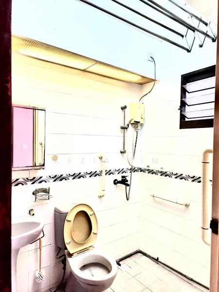 26D Jalan Membina, 26D Jalan Membina, Room Rental, 160 sqft, HDB Flat For Rent, by Kezia Lim, 500203753 - Bathroom - PropertyGuru.com.sg