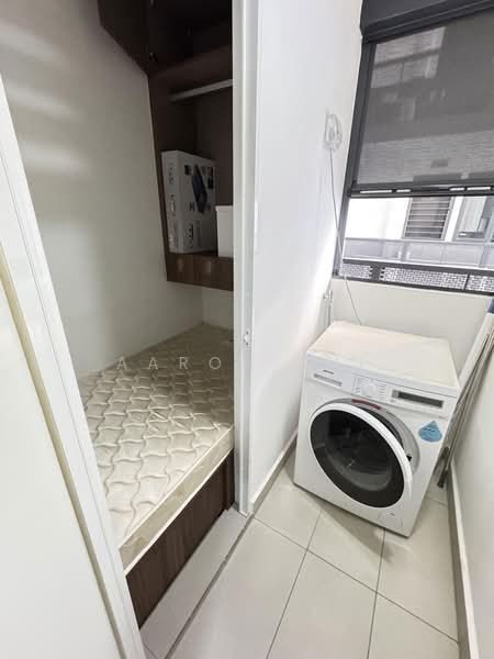 Artra, 12 Alexandra View, 3 Bedrooms, 1,120 sqft, Condominium For Rent, by Aaron Zhi, 500203769 - helper room - PropertyGuru.com.sg