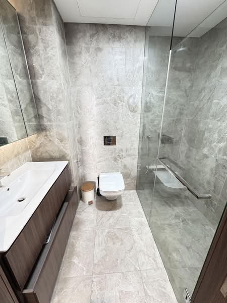 Artra, 12 Alexandra View, 3 Bedrooms, 1,120 sqft, Condominium For Rent, by Aaron Zhi, 500203769 - Master Bathroom - PropertyGuru.com.sg