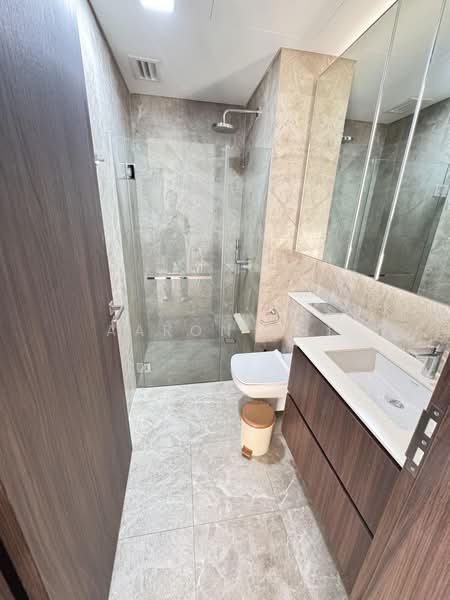 Artra, 12 Alexandra View, 3 Bedrooms, 1,120 sqft, Condominium For Rent, by Aaron Zhi, 500203769 - common Bathroom - PropertyGuru.com.sg