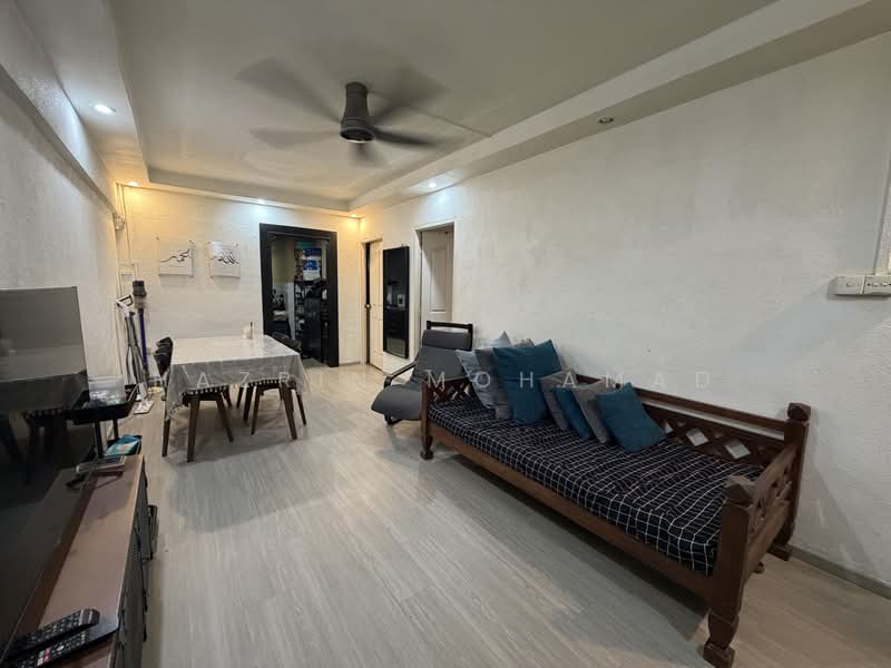 176 Bukit Batok West Avenue 8, 176 Bukit Batok West Avenue 8, 2 Bedrooms, 721 sqft, HDB Flat For Sale, by Hazrin Mohamad, 500203774 - Living Room - PropertyGuru.com.sg