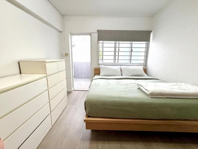 176 Bukit Batok West Avenue 8, 176 Bukit Batok West Avenue 8, 2 Bedrooms, 721 sqft, HDB Flat For Sale, by Hazrin Mohamad, 500203774 - Bedroom - PropertyGuru.com.sg