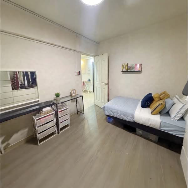 176 Bukit Batok West Avenue 8, 176 Bukit Batok West Avenue 8, 2 Bedrooms, 721 sqft, HDB Flat For Sale, by Hazrin Mohamad, 500203774 - Bedroom - PropertyGuru.com.sg
