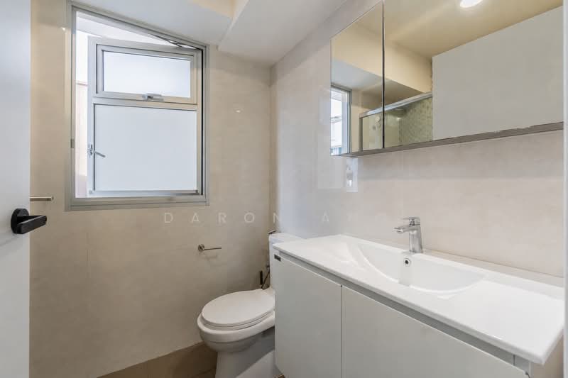 229A Sumang Lane, 229A Sumang Lane, 3 Bedrooms, 1,001 sqft, HDB Flat For Sale, by Daron Ang, 500203780 - Bathroom - PropertyGuru.com.sg
