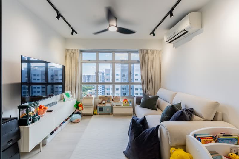 229A Sumang Lane, 229A Sumang Lane, 3 Bedrooms, 1,001 sqft, HDB Flat For Sale, by Daron Ang, 500203780 - Living Room - PropertyGuru.com.sg