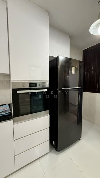 816 Jellicoe Road, 816 Jellicoe Road, 3 Bedrooms, 1,184 sqft, HDB Flat For Sale, by Audrey Soo, 500203787 - Renovated Modern Kitchen - PropertyGuru.com.sg