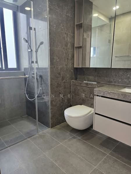 Stirling Residences, 21 Stirling Road, 3 Bedrooms, 980 sqft, Condominium For Rent, by Yvonne Tan, 500203788 - Bathroom - PropertyGuru.com.sg
