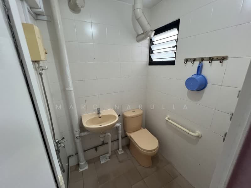 122 Paya Lebar Way, 122 Paya Lebar Way, 3 Bedrooms, 980 sqft, HDB Flat For Sale, by Marc Narulla, 500203791 - Bathroom - PropertyGuru.com.sg