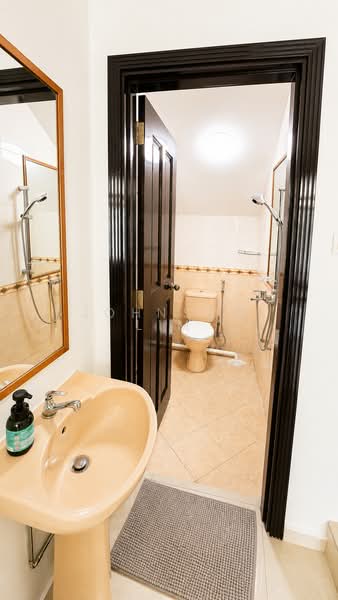 Westwood Park, Westwood Crescent, Room Rental, 150 sqft, Terraced House For Rent, by Johnson Lim, 500203795 - Bathroom - PropertyGuru.com.sg