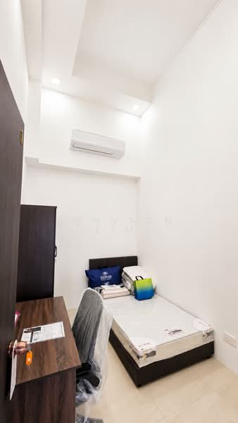 Westwood Park, Westwood Crescent, Room Rental, 150 sqft, Terraced House For Rent, by Johnson Lim, 500203795 - Bedroom - PropertyGuru.com.sg