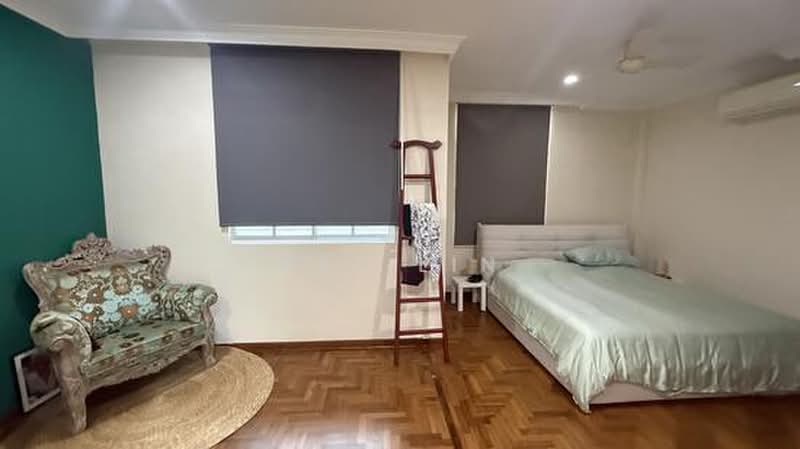 ★ Kew Crescent New List Exclusive! ★ Rare Semi-D 5 Bedroom 5 mins to MRT ★ View Before Its Gone, Bedok South MRT Kew Crescent Kew Drive TEL Line, 5 Bedrooms, 4,200 sqft, Semi-Detached House For Rent, by Val Lin, 500203800 - PropertyGuru.com.sg