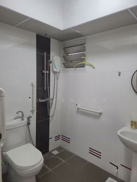 40B Margaret Drive, 40B Margaret Drive, 2 Bedrooms, 677 sqft, HDB Flat For Sale, by Su-Zan Teo, 500203801 - Bathroom - PropertyGuru.com.sg