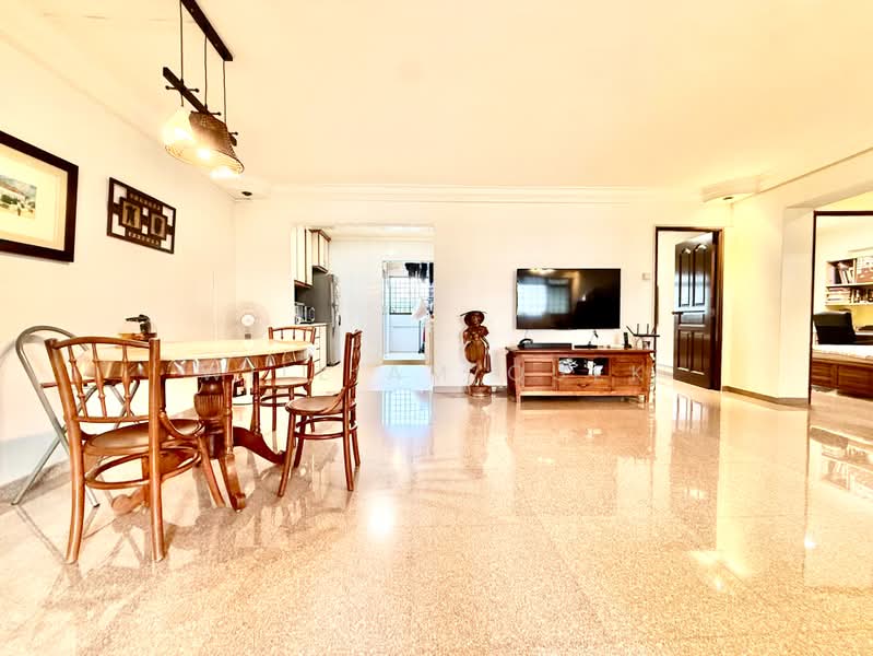 156 Lorong 1 Toa Payoh, 156 Lorong 1 Toa Payoh, 3 Bedrooms, 1,098 sqft, HDB Flat For Sale, by William Quek, 500203802 - Living Room - PropertyGuru.com.sg