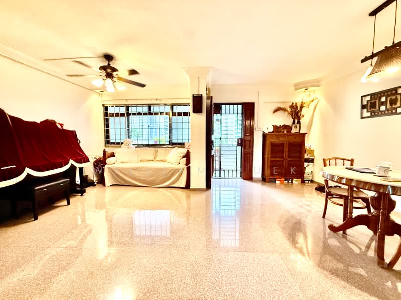 156 Lorong 1 Toa Payoh, 156 Lorong 1 Toa Payoh, 3 Bedrooms, 1,098 sqft, HDB Flat For Sale, by William Quek, 500203802 - Living Room - PropertyGuru.com.sg