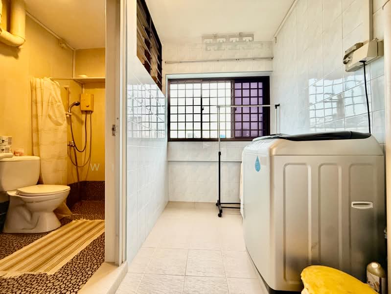 156 Lorong 1 Toa Payoh, 156 Lorong 1 Toa Payoh, 3 Bedrooms, 1,098 sqft, HDB Flat For Sale, by William Quek, 500203802 - Bathroom - PropertyGuru.com.sg
