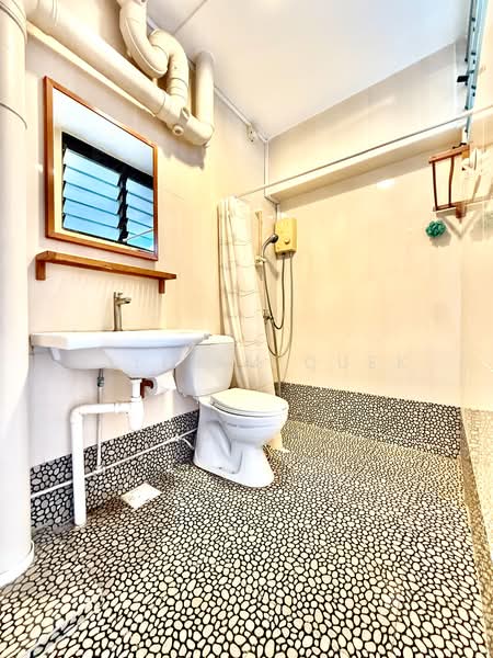 156 Lorong 1 Toa Payoh, 156 Lorong 1 Toa Payoh, 3 Bedrooms, 1,098 sqft, HDB Flat For Sale, by William Quek, 500203802 - Bathroom - PropertyGuru.com.sg