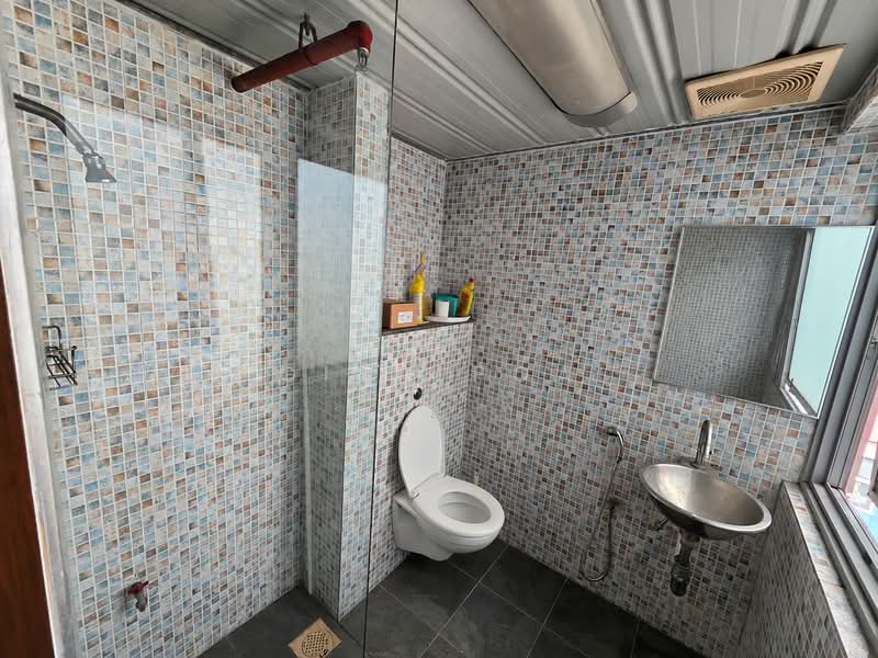 Techniques Centre, 67 Ubi Crescent, 1,141 sqft, Light Industrial (B1) For Sale, by Gina Poa, 500203809 - Bathroom - CommercialGuru.com.sg