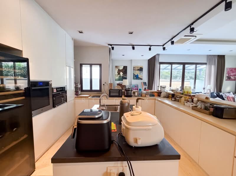 East Coast 2.5 Storey Freehold Detached, East Coast / Marine Parade, 5 Bedrooms, 6,572 sqft, Detached House For Sale, by Terence Xie, 500203820 - PropertyGuru.com.sg