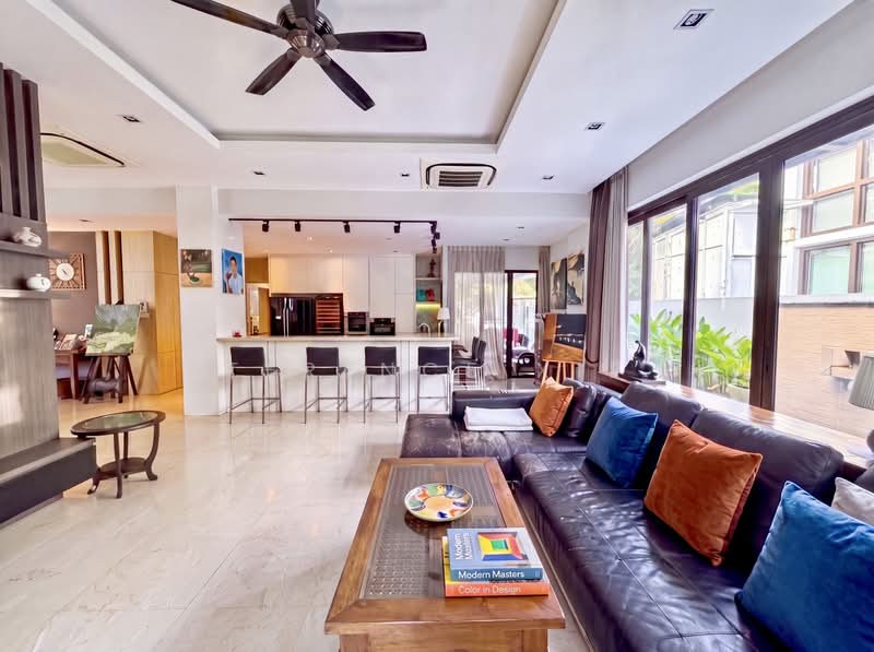 East Coast 2.5 Storey Freehold Detached, East Coast / Marine Parade, 5 Bedrooms, 6,572 sqft, Detached House For Sale, by Terence Xie, 500203820 - Living Room - PropertyGuru.com.sg