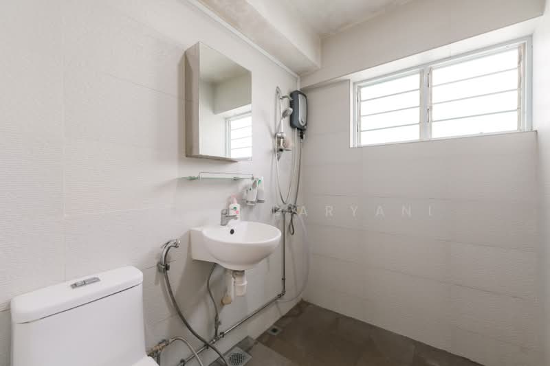 Ivory Heights, Jurong East Street 13, 3 Bedrooms, 1,668 sqft, Condominium For Sale, by Dimpal Daryani, 500203832 - Bathroom - PropertyGuru.com.sg
