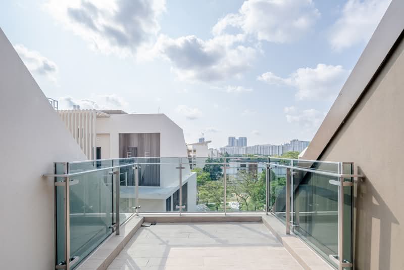 Value buy 3-Bedroom Dual-Key Duplex Opposite Henry Park Primary, 26 Holland Grove Road, 3 Bedrooms, 1,421 sqft, Condominium For Sale, by Lee Yin Jie, 500203833 - Balcony - PropertyGuru.com.sg