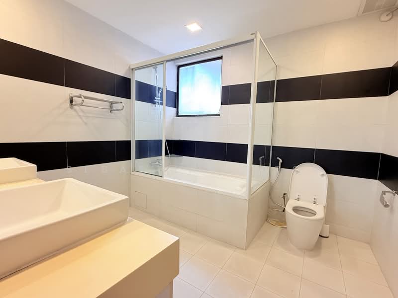 Jalan Haji Alias, Jalan Haji Alias, 5 Bedrooms, 9,750 sqft, Detached House For Sale, by Sebastian Sitoh, 500203840 - Bathroom - PropertyGuru.com.sg