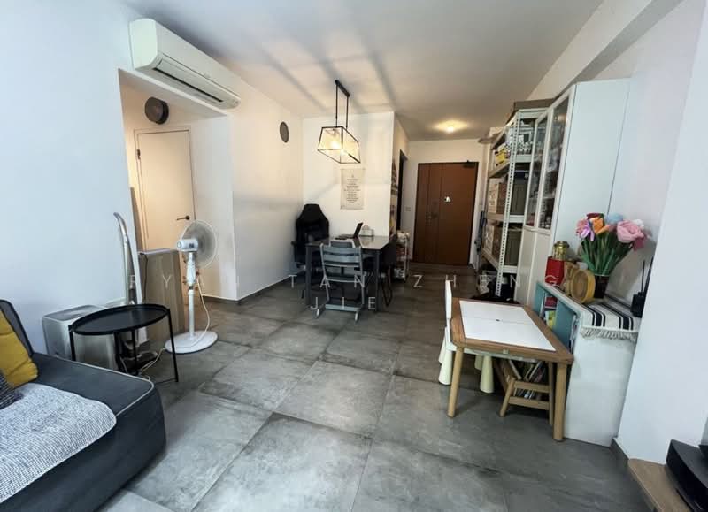 489C Choa Chu Kang Avenue 5, 489C Choa Chu Kang Avenue 5, 3 Bedrooms, 1,001 sqft, HDB Flat For Sale, by Ryan Tan Zheng Jie, 500203853 - Living Room - PropertyGuru.com.sg