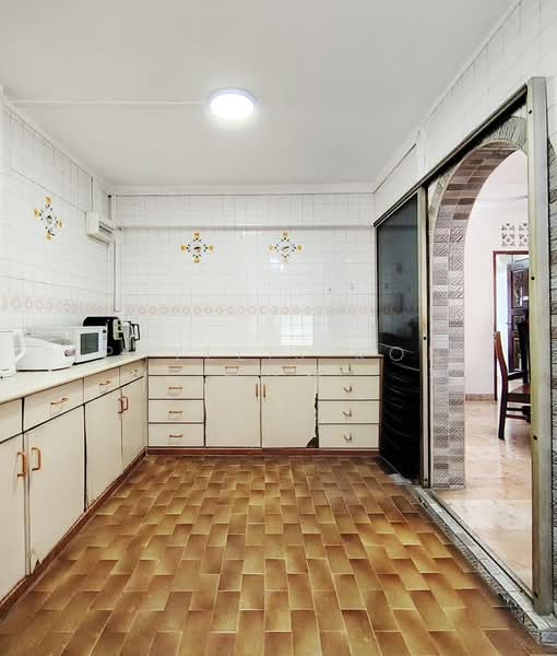 642 Rowell Road, 642 Rowell Road, 3 Bedrooms, 1,109 sqft, HDB Flat For Sale, by Phyllis Koh 郭艾廷, 500203863 - Kitchen - PropertyGuru.com.sg