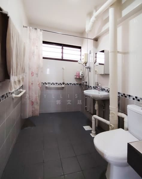 642 Rowell Road, 642 Rowell Road, 3 Bedrooms, 1,109 sqft, HDB Flat For Sale, by Phyllis Koh 郭艾廷, 500203863 - Bathroom - PropertyGuru.com.sg