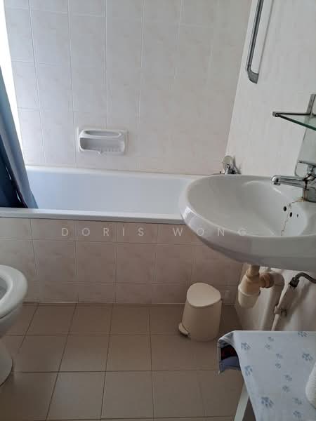Pandan Valley, 4 Pandan Valley, 4 Bedrooms, 2,186 sqft, Condominium For Sale, by Doris Wong, 500203874 - Bathroom - PropertyGuru.com.sg