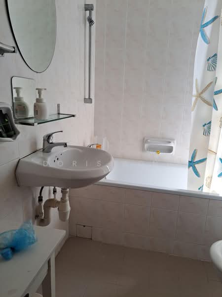 Pandan Valley, 4 Pandan Valley, 4 Bedrooms, 2,186 sqft, Condominium For Sale, by Doris Wong, 500203874 - Bathroom - PropertyGuru.com.sg