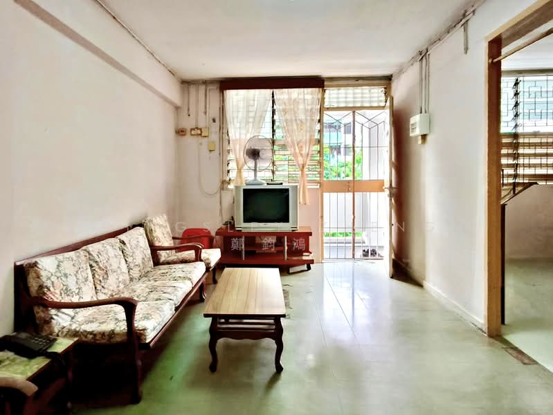 118 Lorong 1 Toa Payoh, 118 Lorong 1 Toa Payoh, 2 Bedrooms, 699 sqft, HDB Flat For Sale, by Kingsley Zheng 鄭鈞鴻, 500203902 - Living Room - PropertyGuru.com.sg