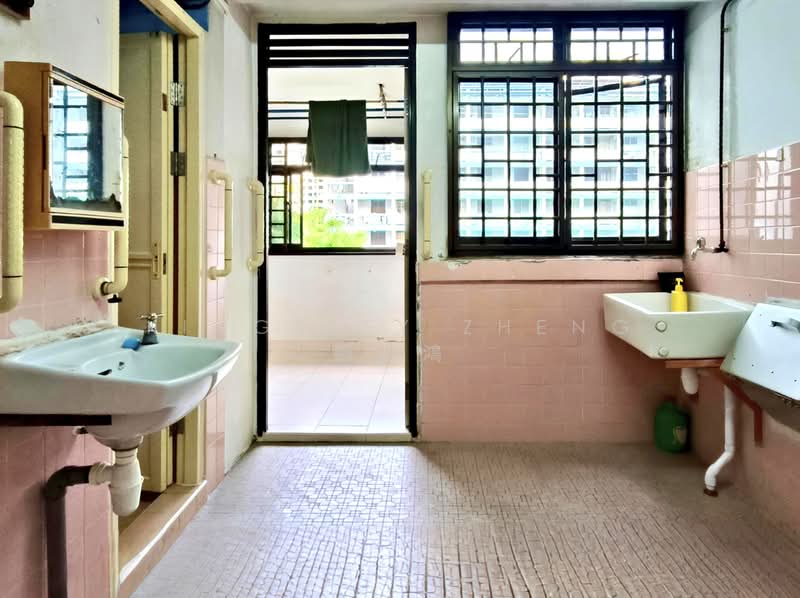 118 Lorong 1 Toa Payoh, 118 Lorong 1 Toa Payoh, 2 Bedrooms, 699 sqft, HDB Flat For Sale, by Kingsley Zheng 鄭鈞鴻, 500203902 - Bathroom - PropertyGuru.com.sg