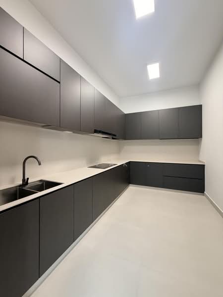 Newly Renovated Corner Terrace @ Minaret Walk, Minaret Walk, 5 Bedrooms, 2,500 sqft, Corner Terrace For Sale, by Razak ., 500203937 - Kitchen - PropertyGuru.com.sg