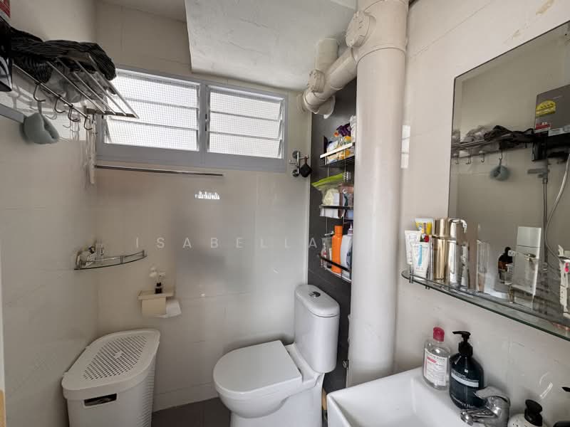 121 Paya Lebar Way, 121 Paya Lebar Way, 2 Bedrooms, 732 sqft, HDB Flat For Sale, by Isabella Teo, 500203946 - Bathroom - PropertyGuru.com.sg