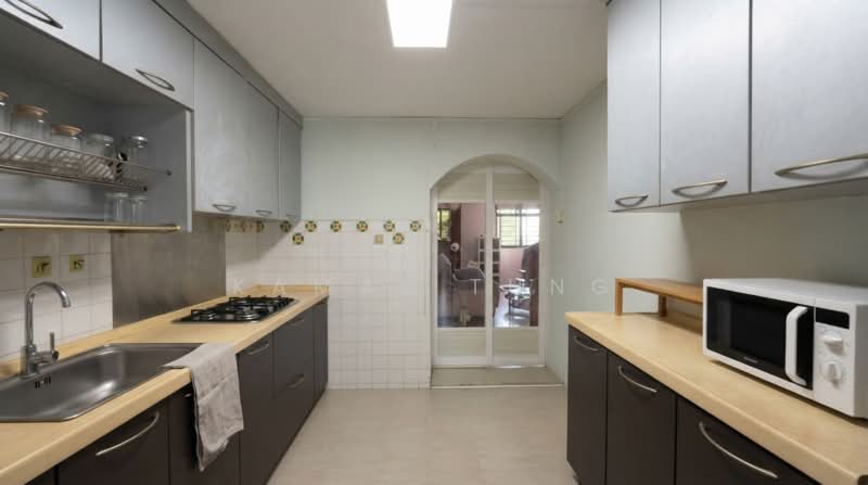 5 Bedok South Avenue 2, 5 Bedok South Avenue 2, 3 Bedrooms, 882 sqft, HDB Flat For Sale, by Kamal Tung, 500203955 - Kitchen - PropertyGuru.com.sg