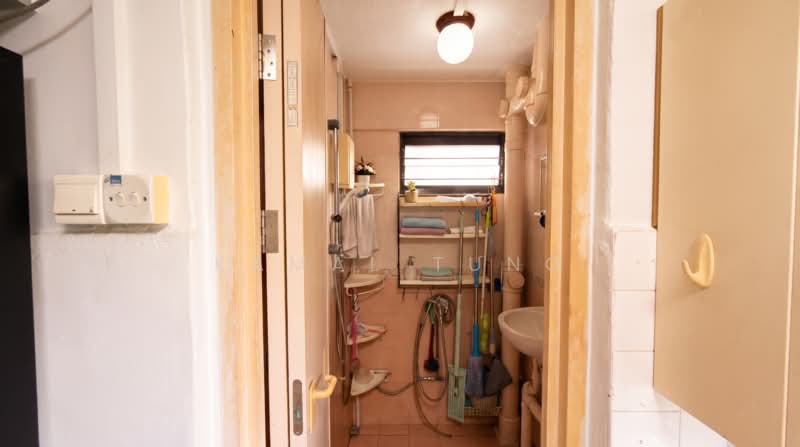 5 Bedok South Avenue 2, 5 Bedok South Avenue 2, 3 Bedrooms, 882 sqft, HDB Flat For Sale, by Kamal Tung, 500203955 - Bathroom - PropertyGuru.com.sg