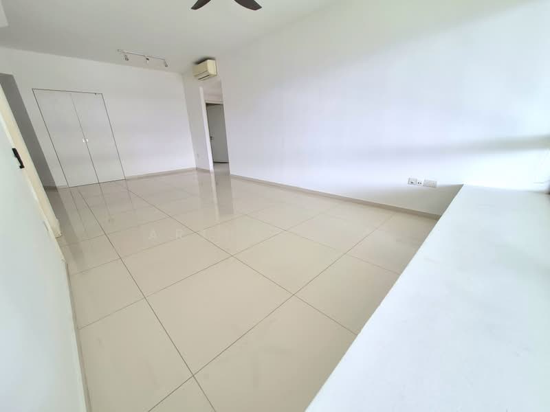 The Interlace, 180 Depot Road, 3 Bedrooms, 1,259 sqft, Condominium For Sale, by Arthur Koh, 500203959 - Living Room (Squarish) - PropertyGuru.com.sg
