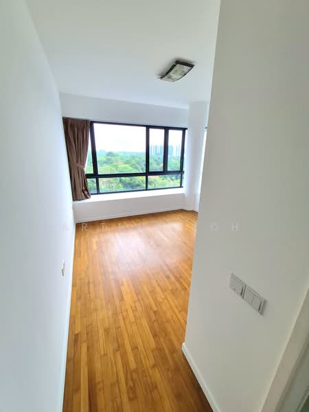 The Interlace, 180 Depot Road, 3 Bedrooms, 1,259 sqft, Condominium For Sale, by Arthur Koh, 500203959 - Master bedroom photo 1 - PropertyGuru.com.sg